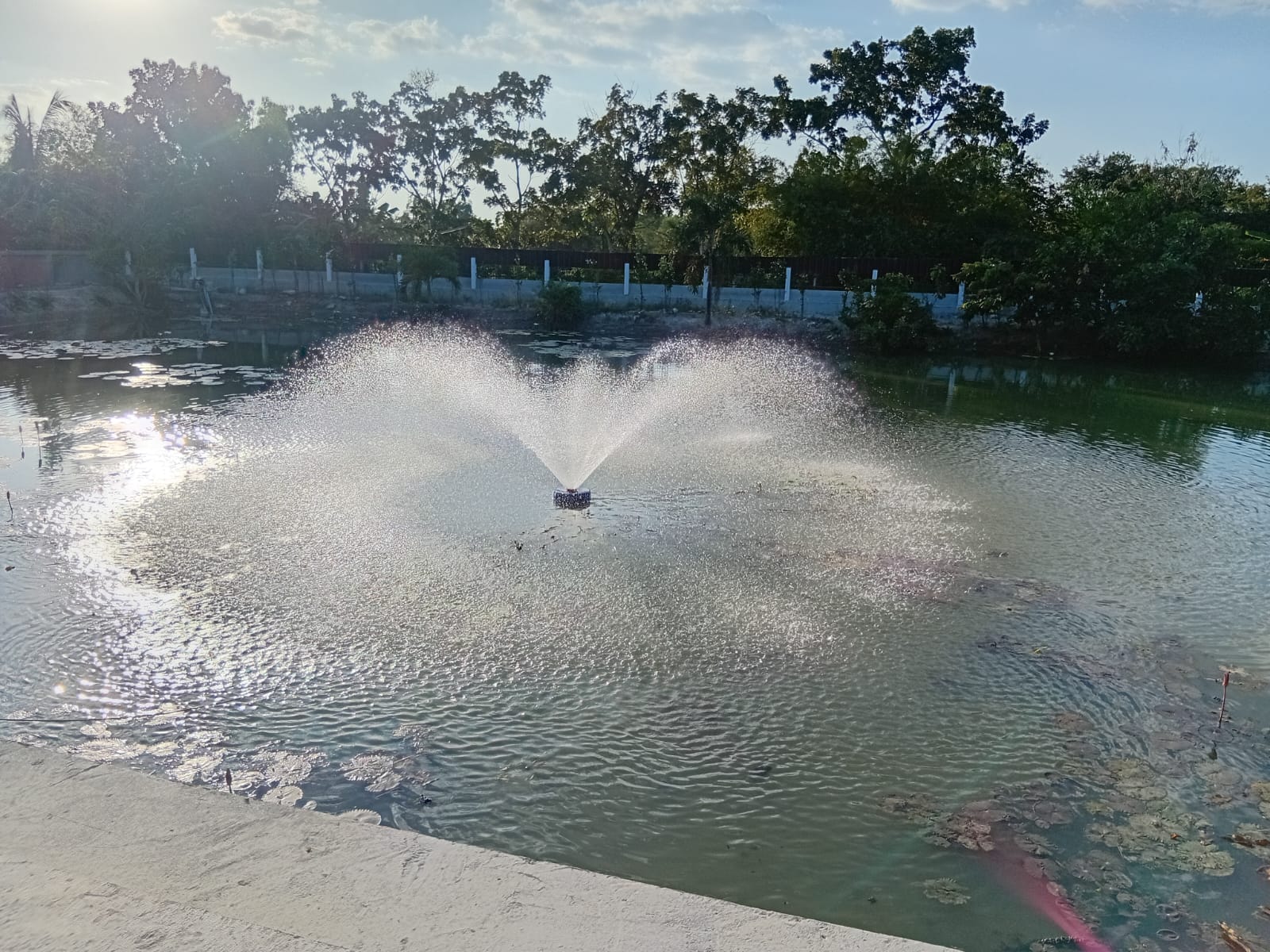 See mit Springbrunnen am Sailom Resort Pattaya